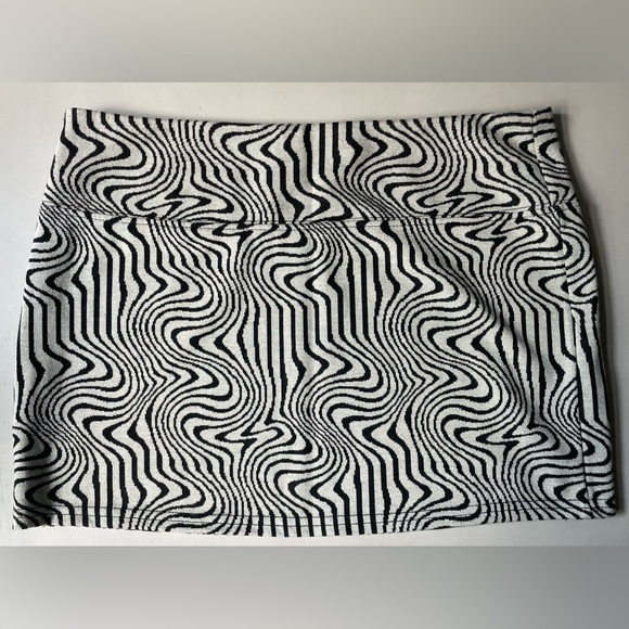 Urban Outfitters Black and White Wavy Mini‎ Pencil Skirt sz M - Picture 3 of 5